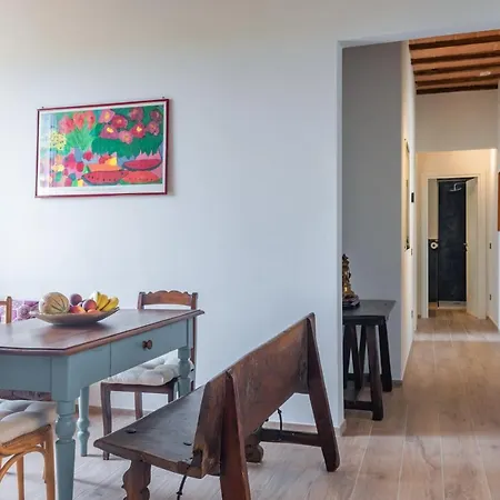 Apartmán Guesthost - Porta Romana Elegant With Private Parking *