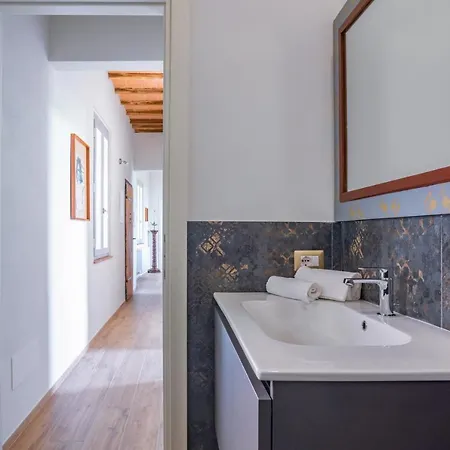 Porta Romana Elegant With Private Parking! *