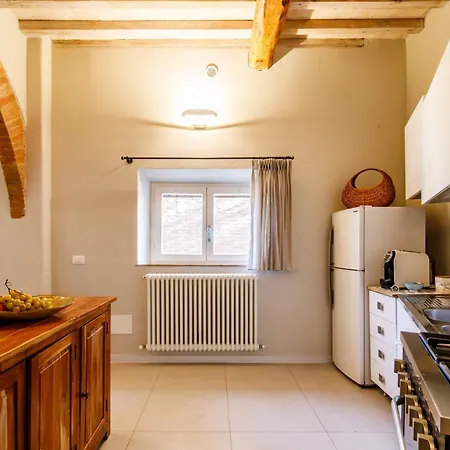 Porta Romana Elegant With Private Parking!