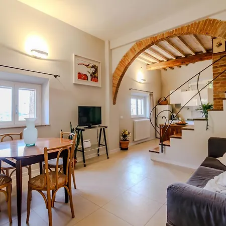 Porta Romana Elegant With Private Parking! *