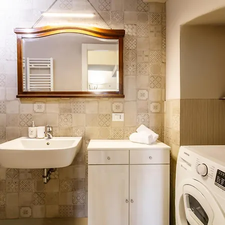 Porta Romana Elegant With Private Parking! *