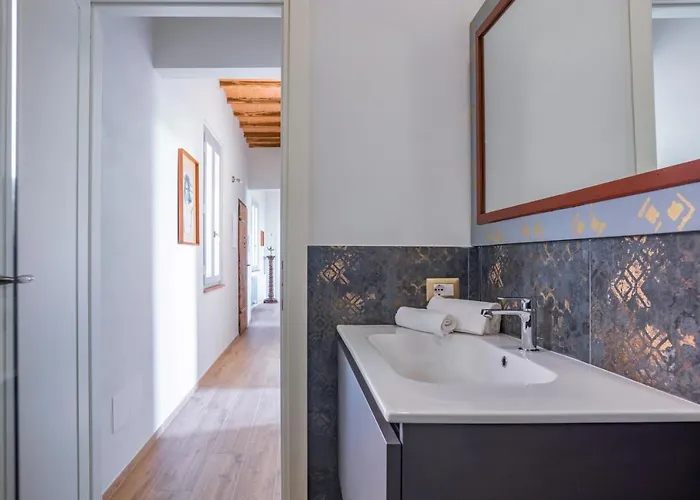 Guesthost - Porta Romana Elegant With Private Parking *