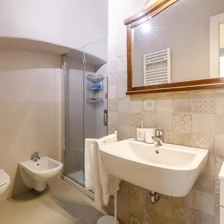 Porta Romana Elegant With Private Parking! 公寓